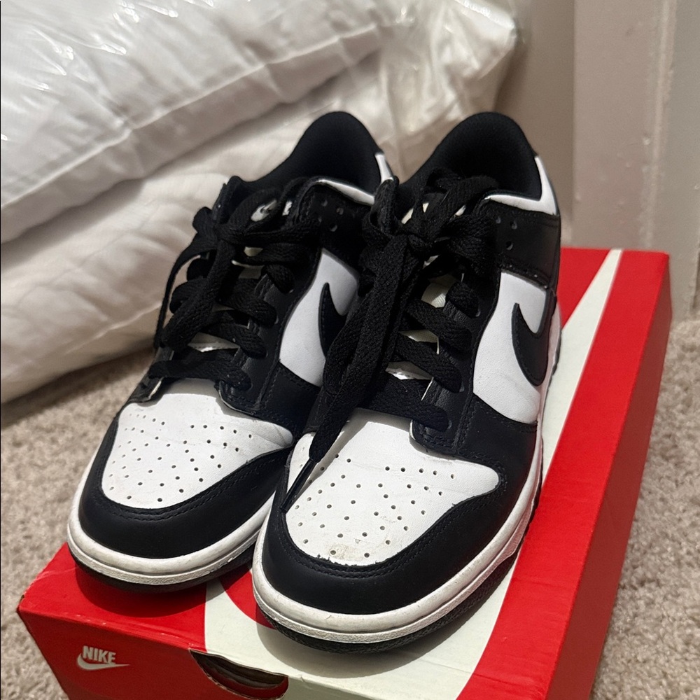 Nike Men’s Black and White Low-Top Sneakers with Swoosh